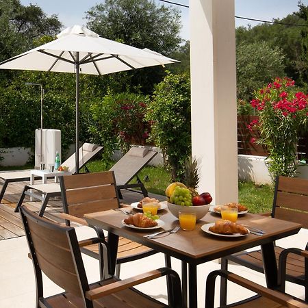 Perithia Suites Bagian luar foto