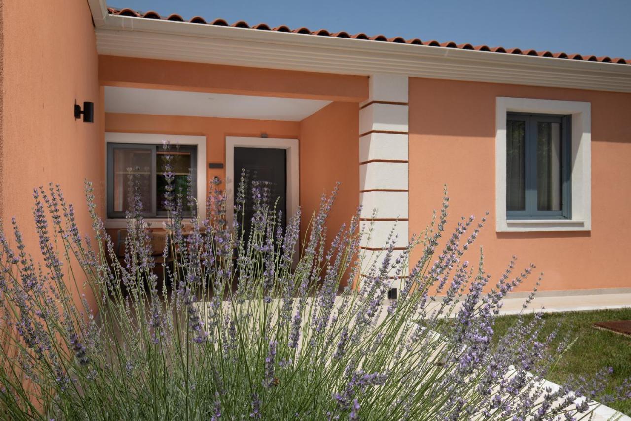 Perithia Suites Bagian luar foto