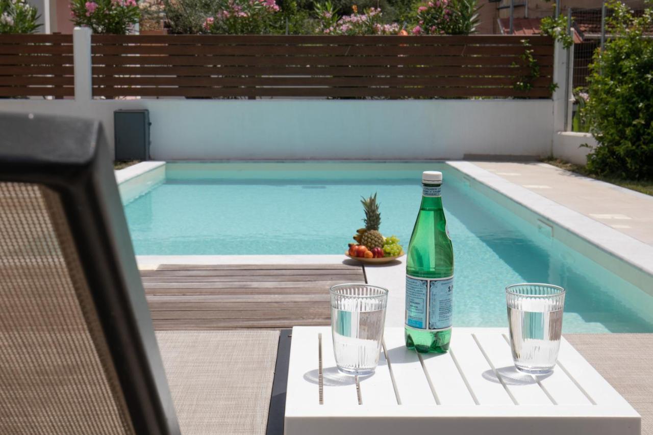 Perithia Suites Bagian luar foto