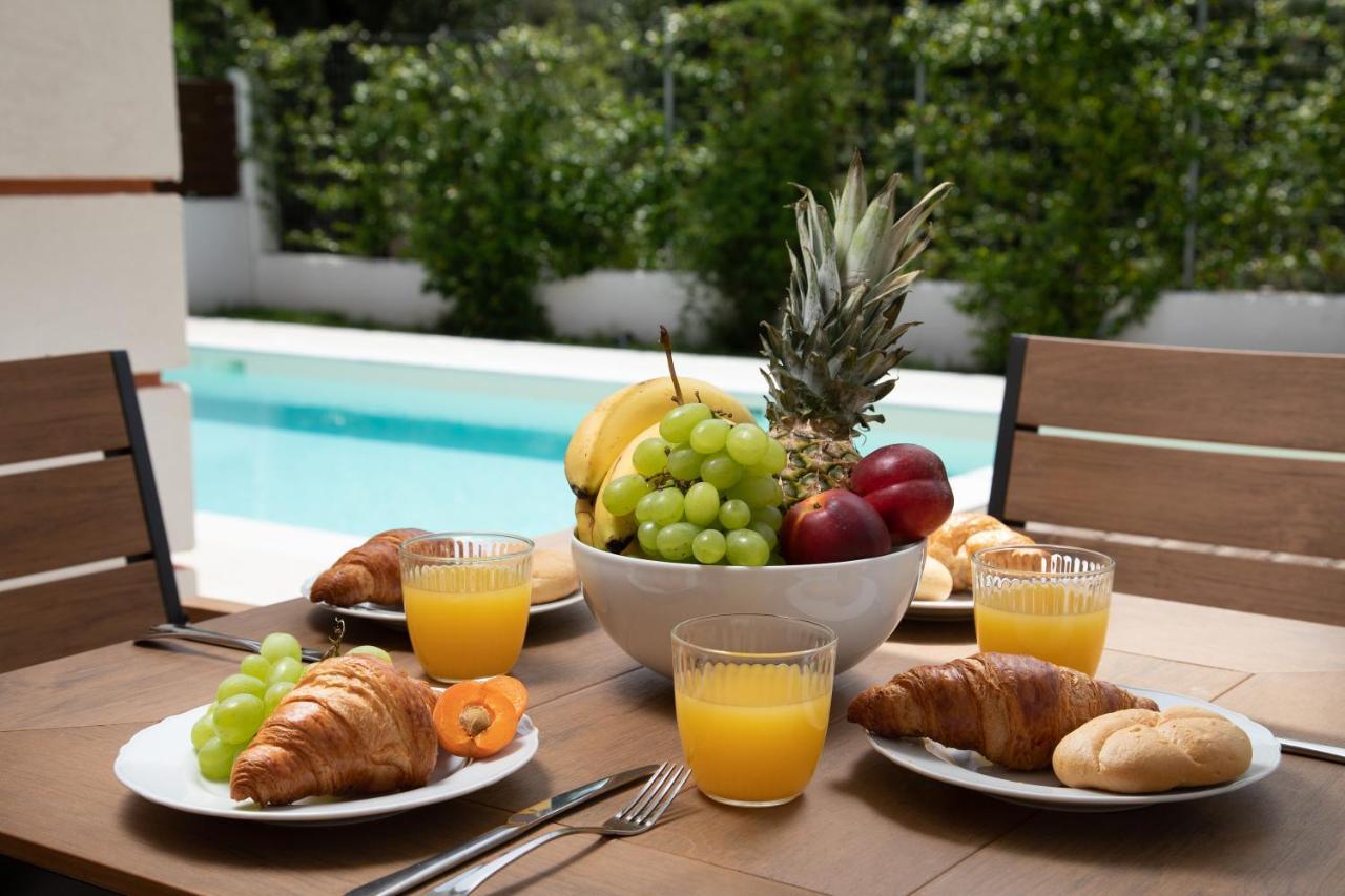 Perithia Suites Bagian luar foto