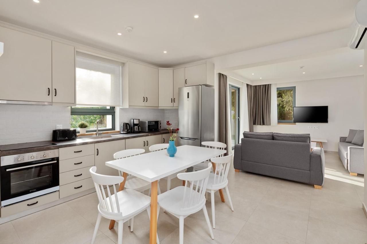 Perithia Suites Bagian luar foto