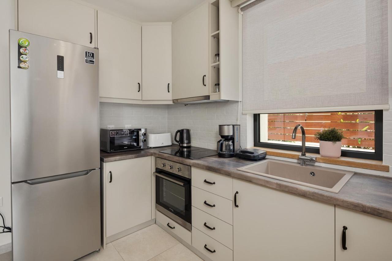 Perithia Suites Bagian luar foto