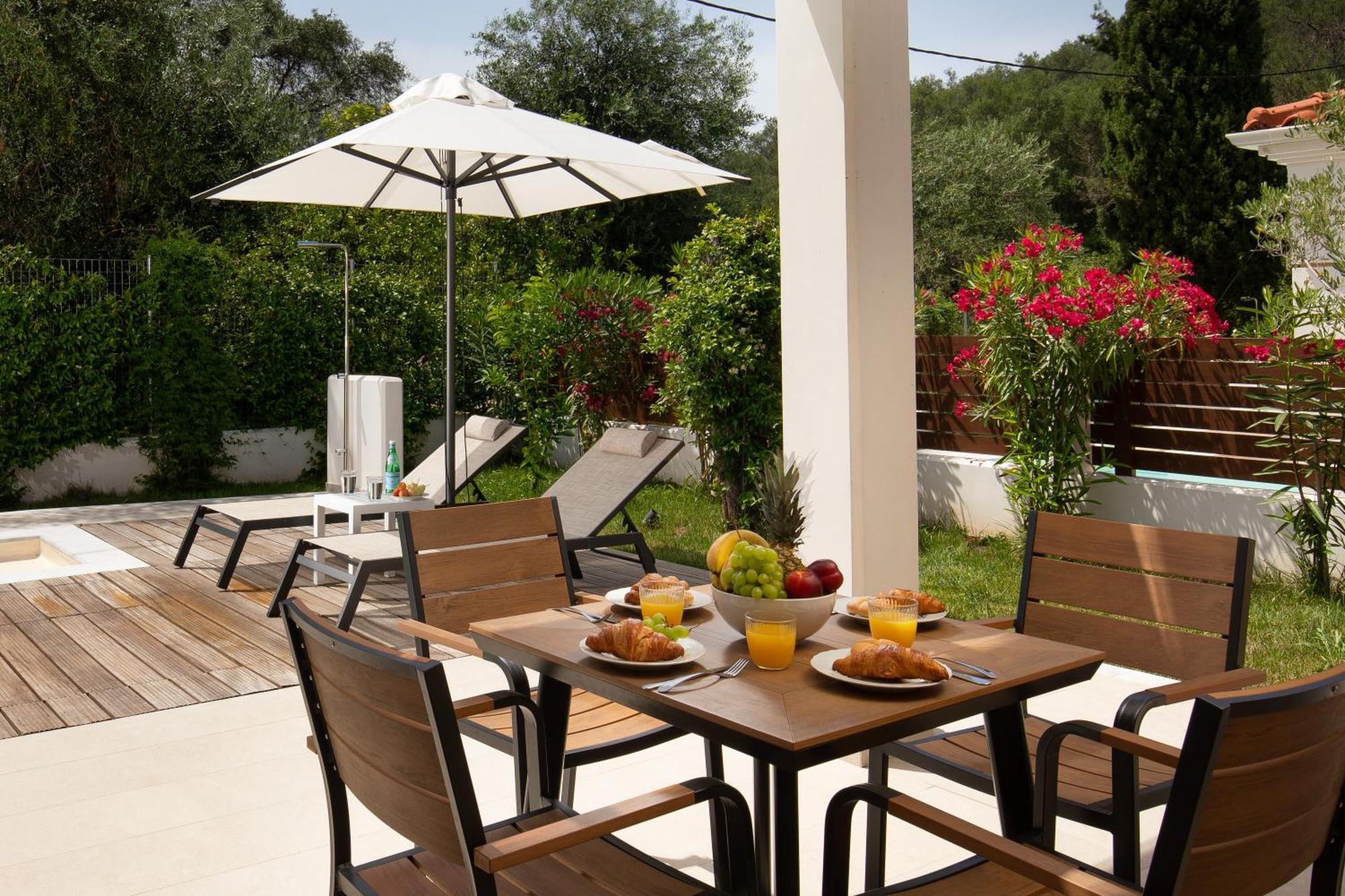 Perithia Suites Bagian luar foto