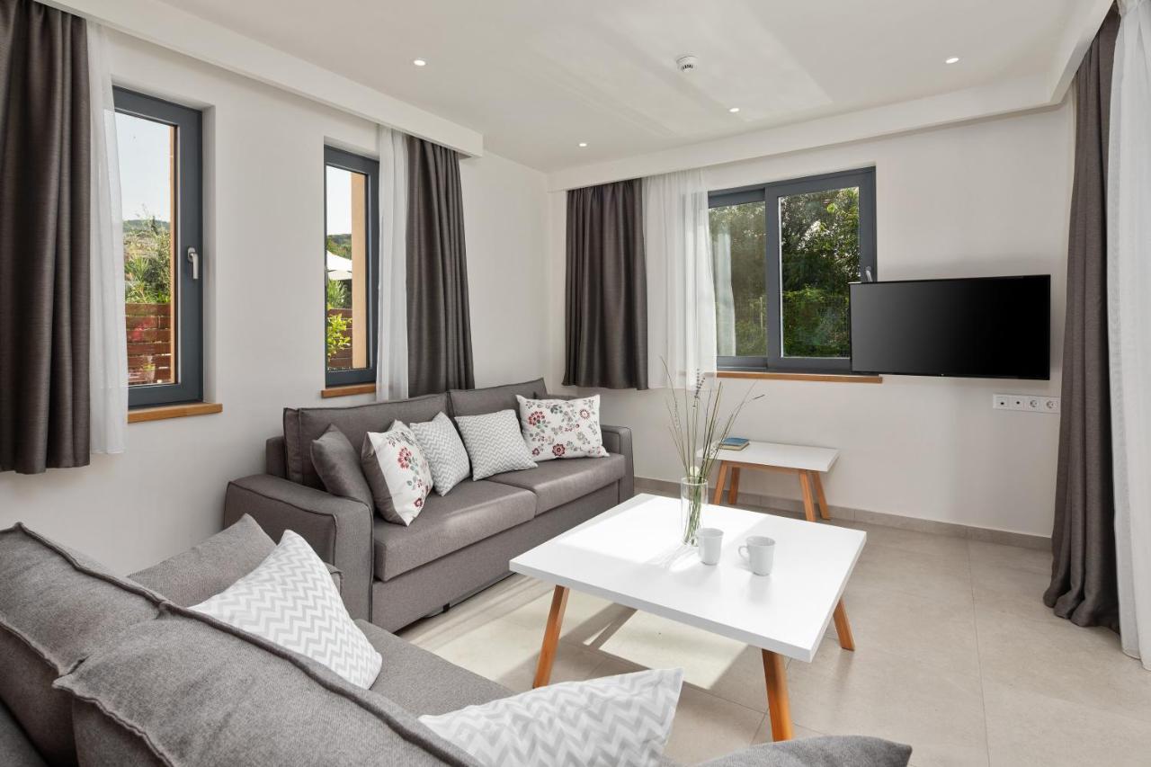 Perithia Suites Bagian luar foto