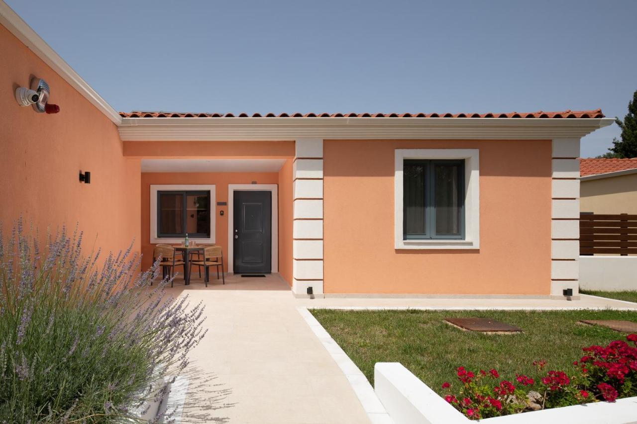 Perithia Suites Bagian luar foto