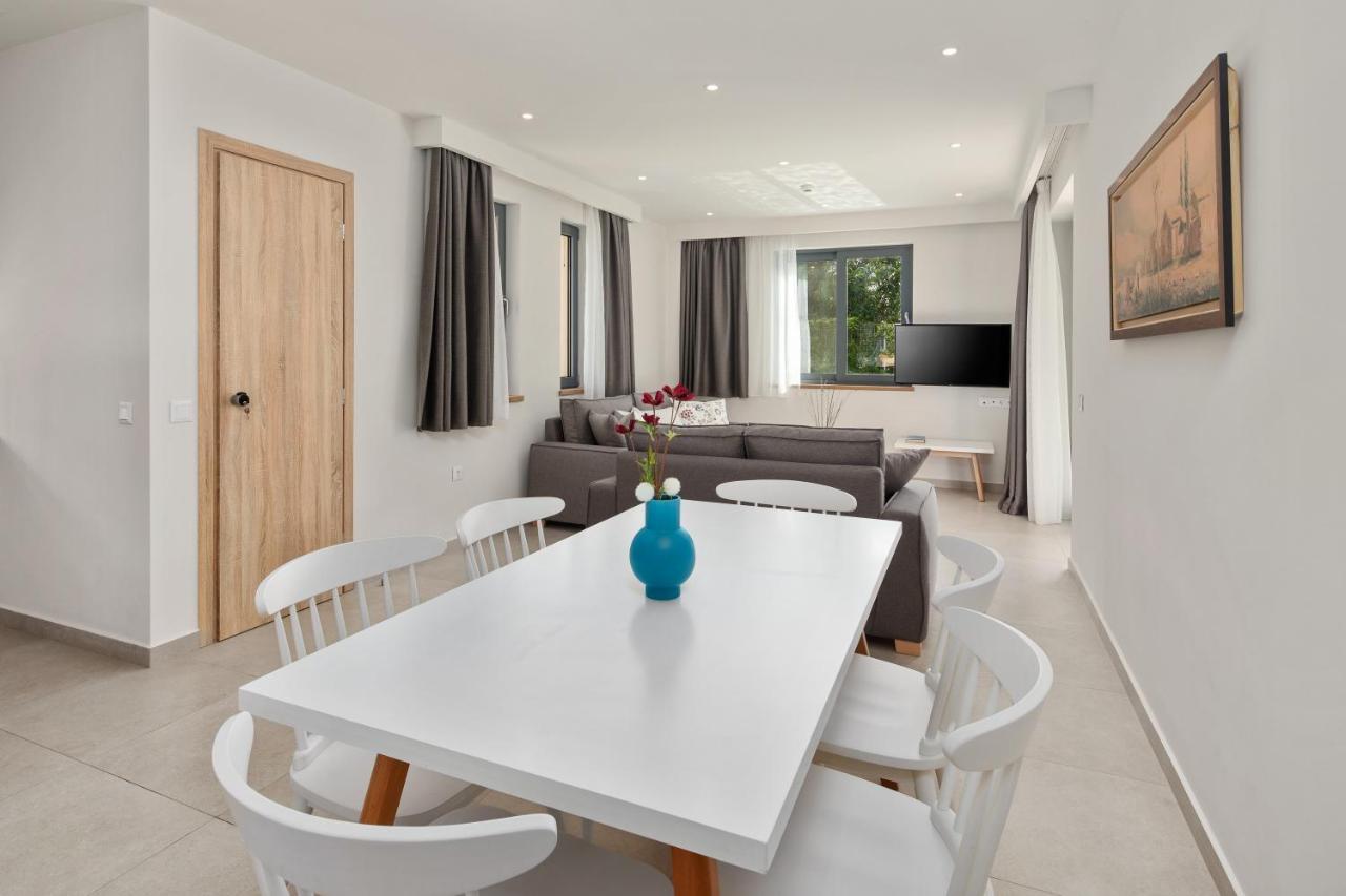 Perithia Suites Bagian luar foto
