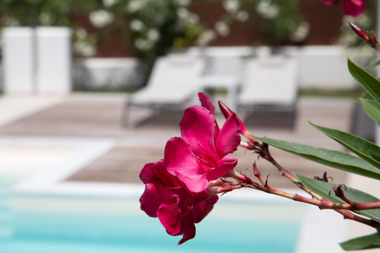 Perithia Suites Bagian luar foto